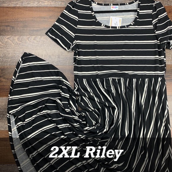 LuLaRoe Dresses & Skirts - LuLaRoe Riley Black White Stripes 2XL NWT